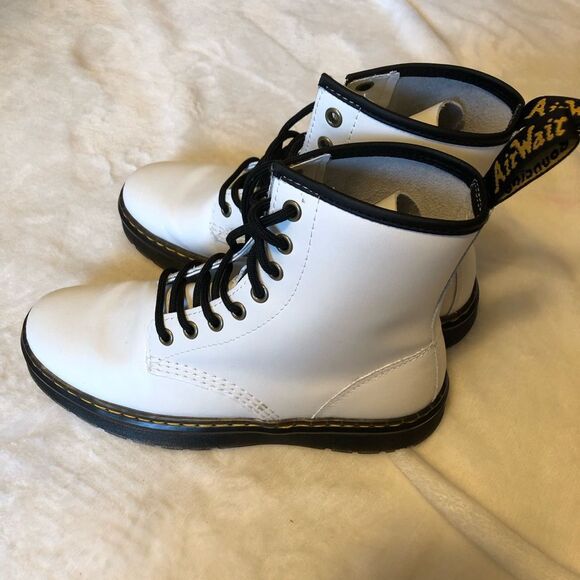 New Dr. Martens 1460 Bex Lug Sole Boots (Women), size women 7, lace up leather - Picture 2 of 16